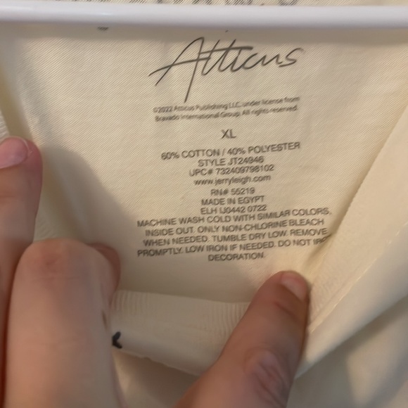 EUC Atticus t-shirt with quote Sz XL Cream - Picture 3 of 5